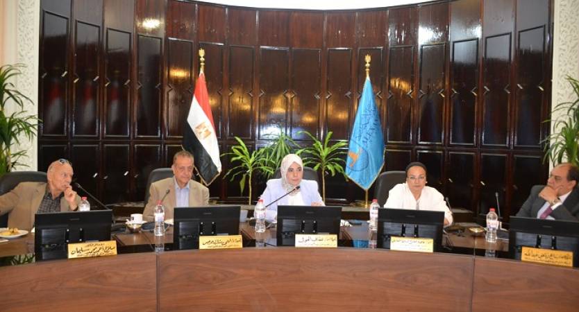 مجلس خدمة المجتمع وتنمية البيئة يؤكد استكمال الخطط الاستراتيجية ويكرم المتميزين في خدمة المجتمع