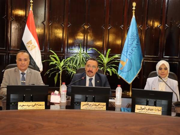 مجلس جامعة الإسكندرية يناقش مشروعات التوسع الدولي والتحول الذكي 